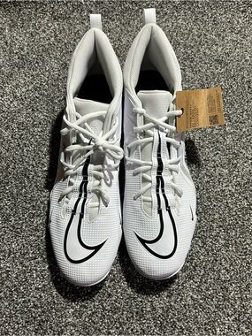 Nike Men’s White Athletic Cleats with Black Accents size 16